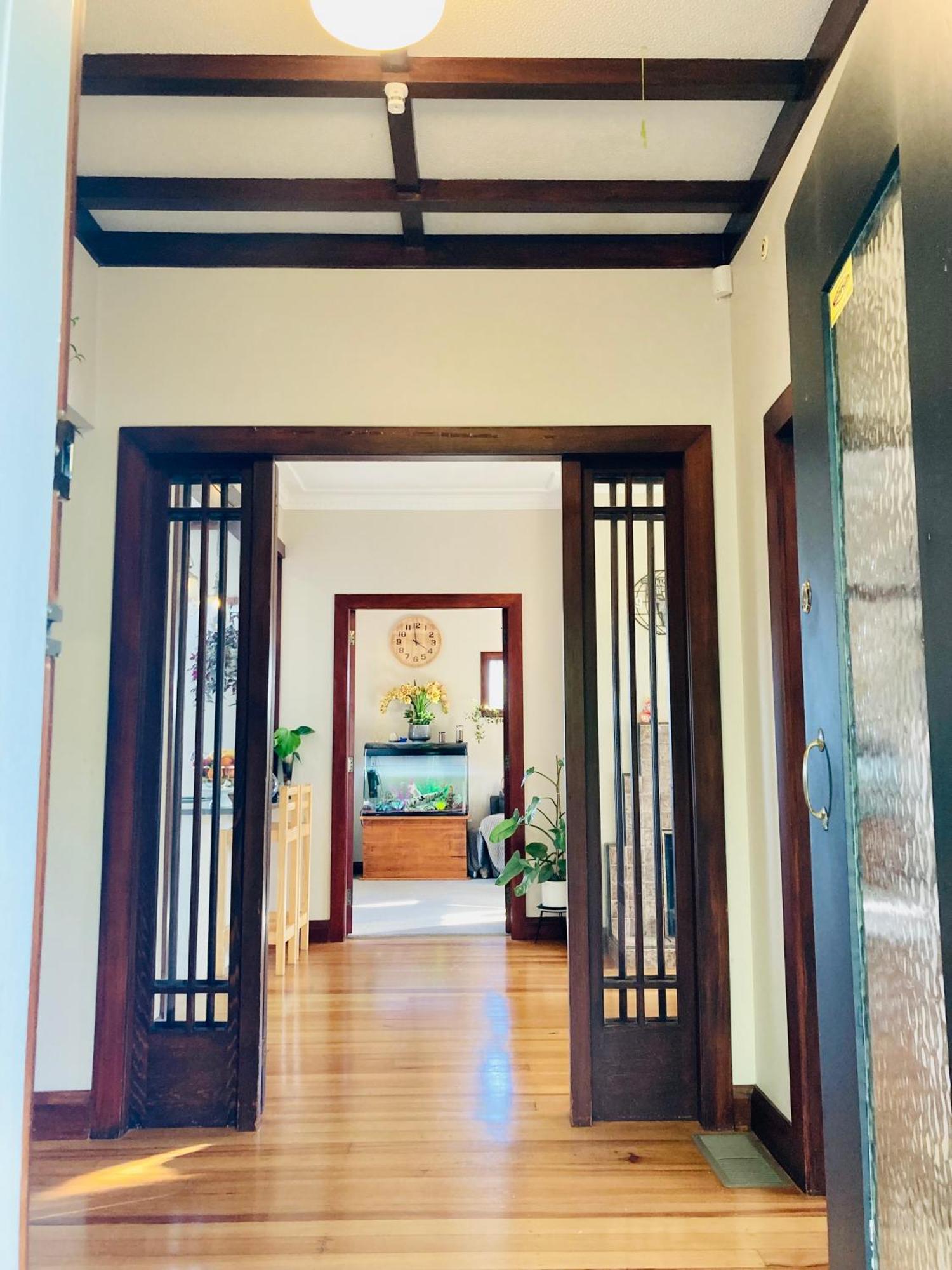Spacious And Sunny Master Bedroom With Shared Bathrooms Auckland Exterior foto
