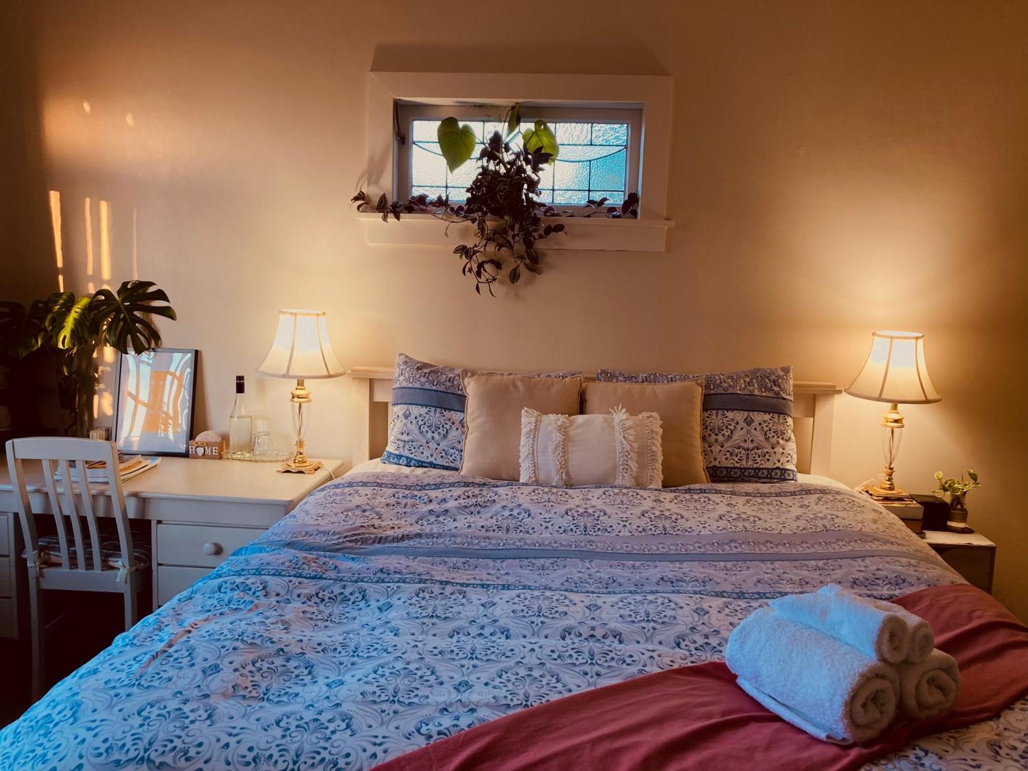 Spacious And Sunny Master Bedroom With Shared Bathrooms Auckland Exterior foto