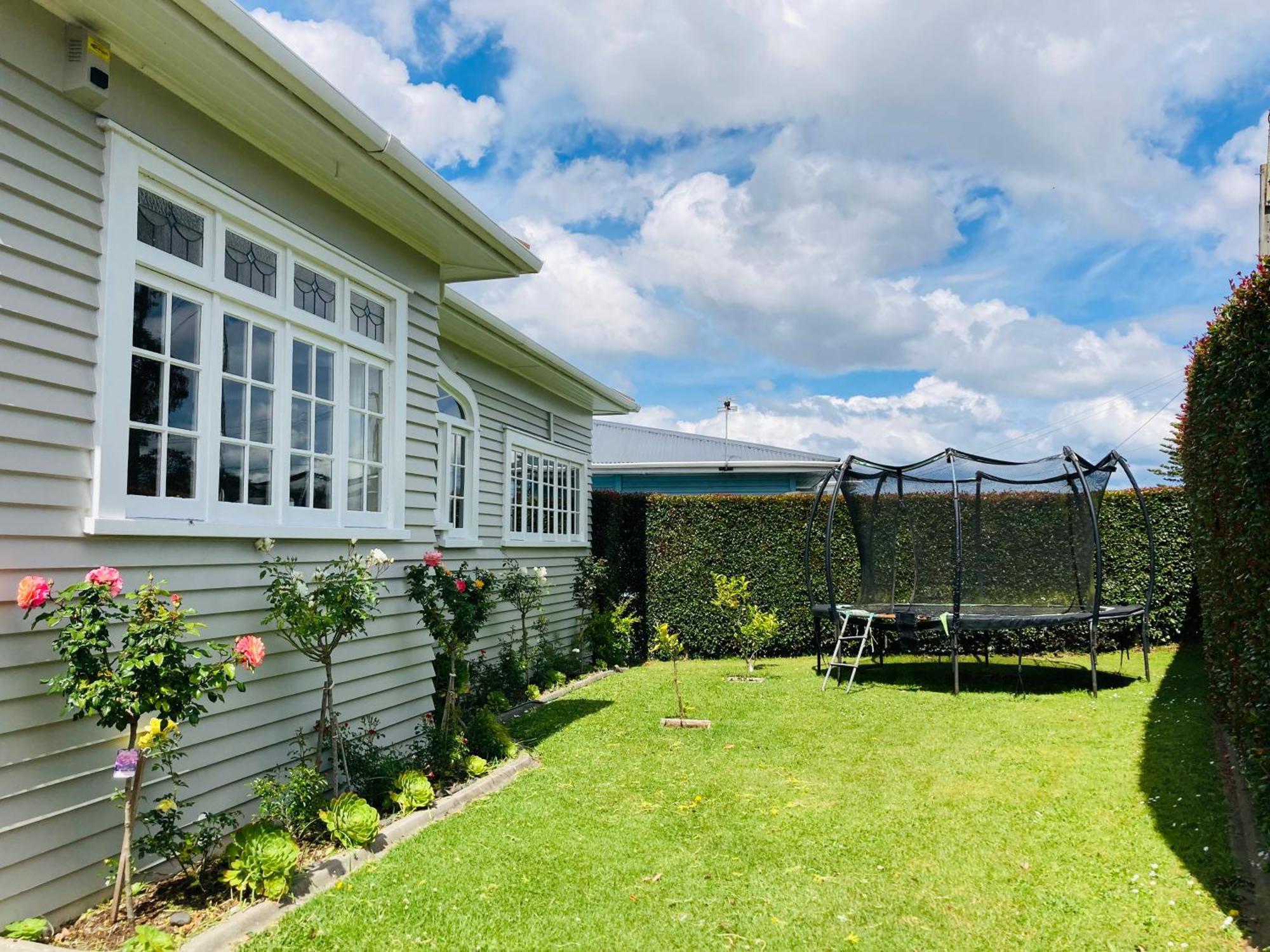 Spacious And Sunny Master Bedroom With Shared Bathrooms Auckland Exterior foto