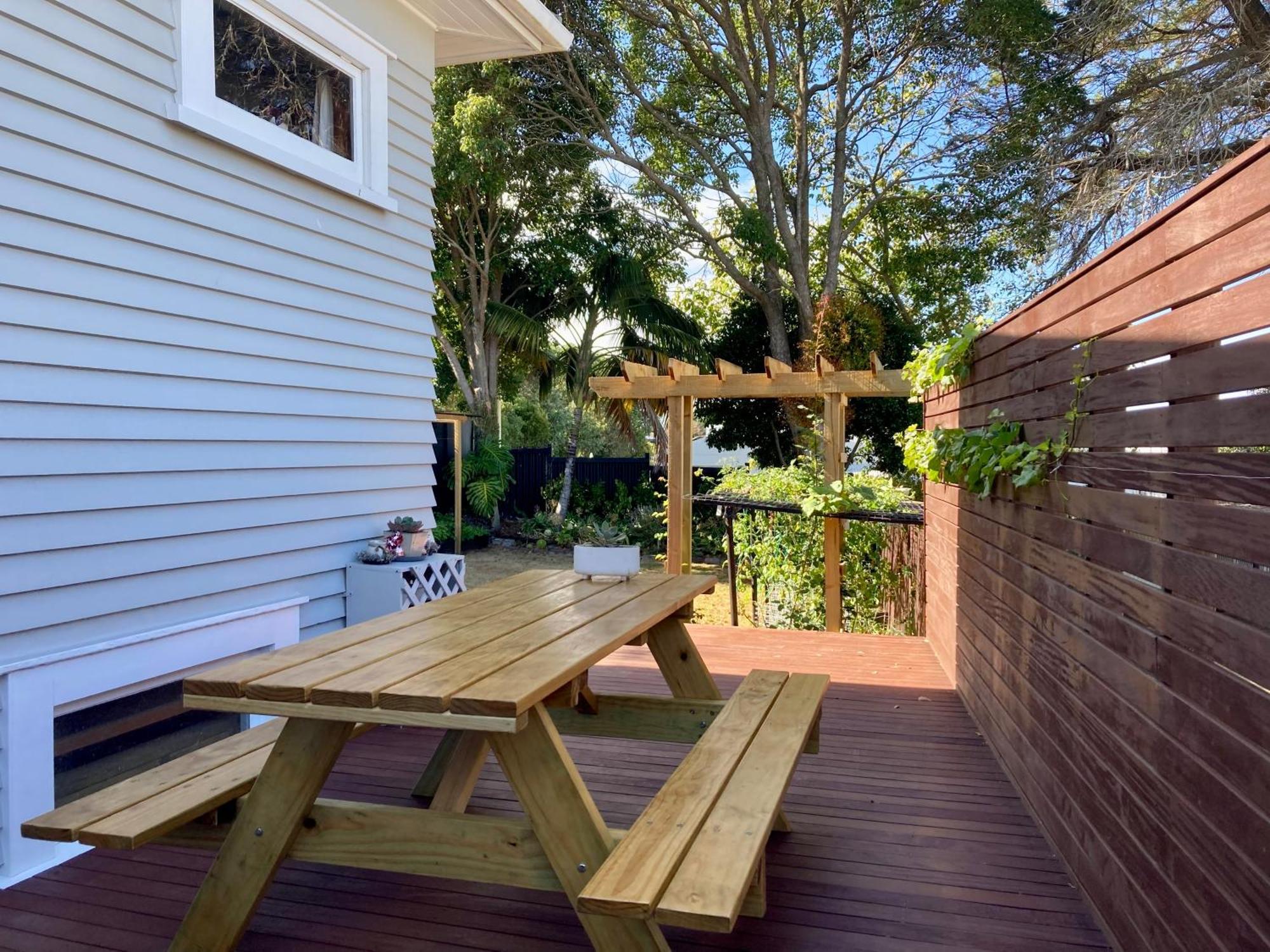 Spacious And Sunny Master Bedroom With Shared Bathrooms Auckland Exterior foto
